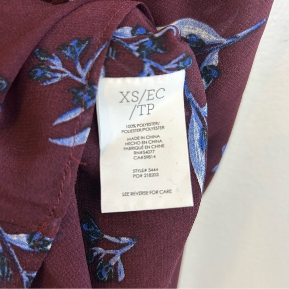 CAbi Icy Floral Burgundy Sleeveless V-neck Flowy Blouse/Tank Size XS - Picture 11 of 11